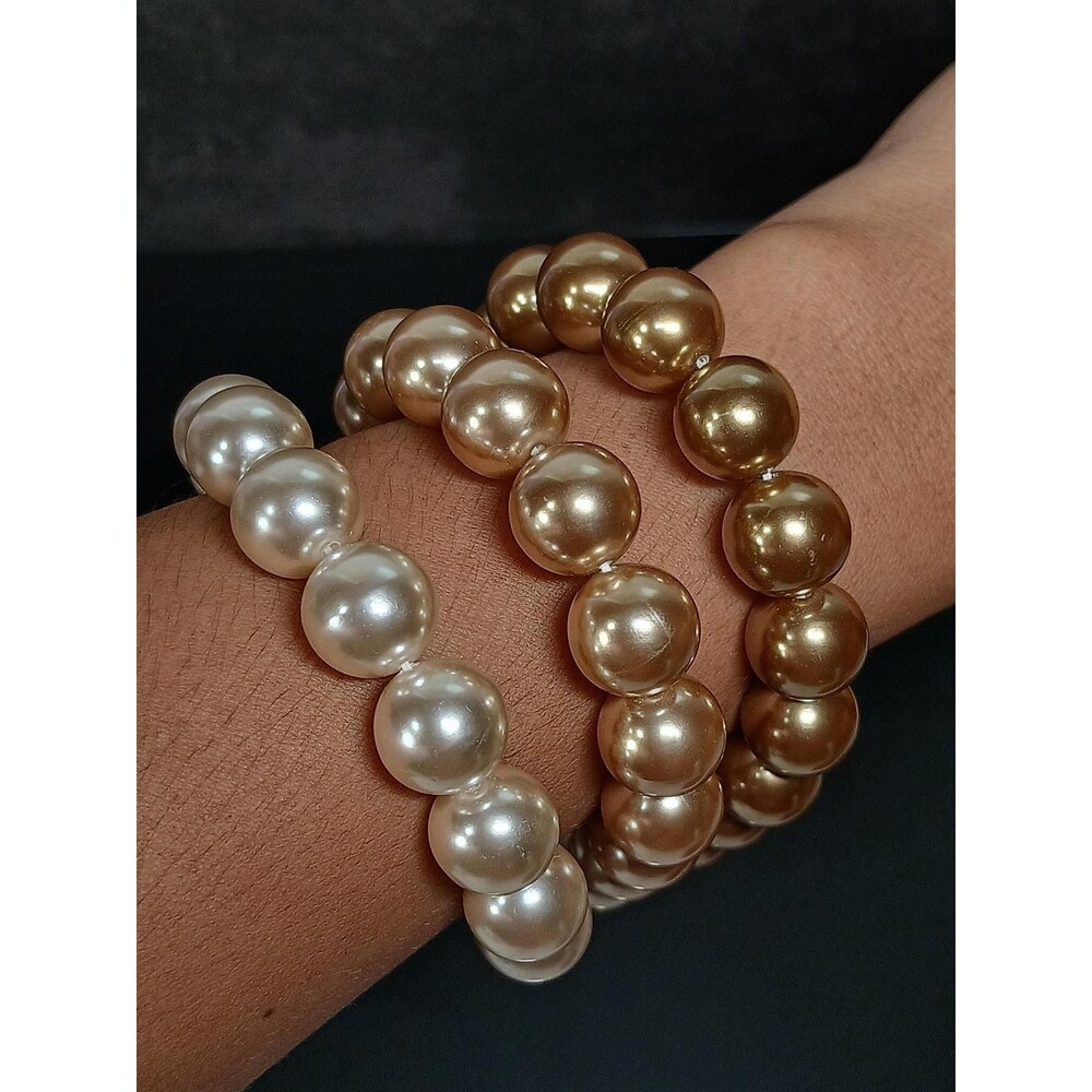 Three-Tone Faux Pearl Bracelet Gold Tone Box Clasp - Picture 6 of 16